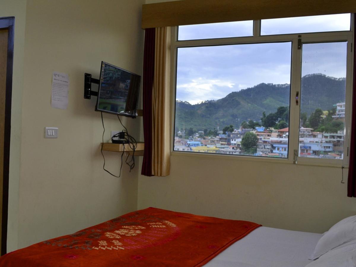 Oyo 37525 Hotel Mall Palace Pithoragarh Ngoại thất bức ảnh