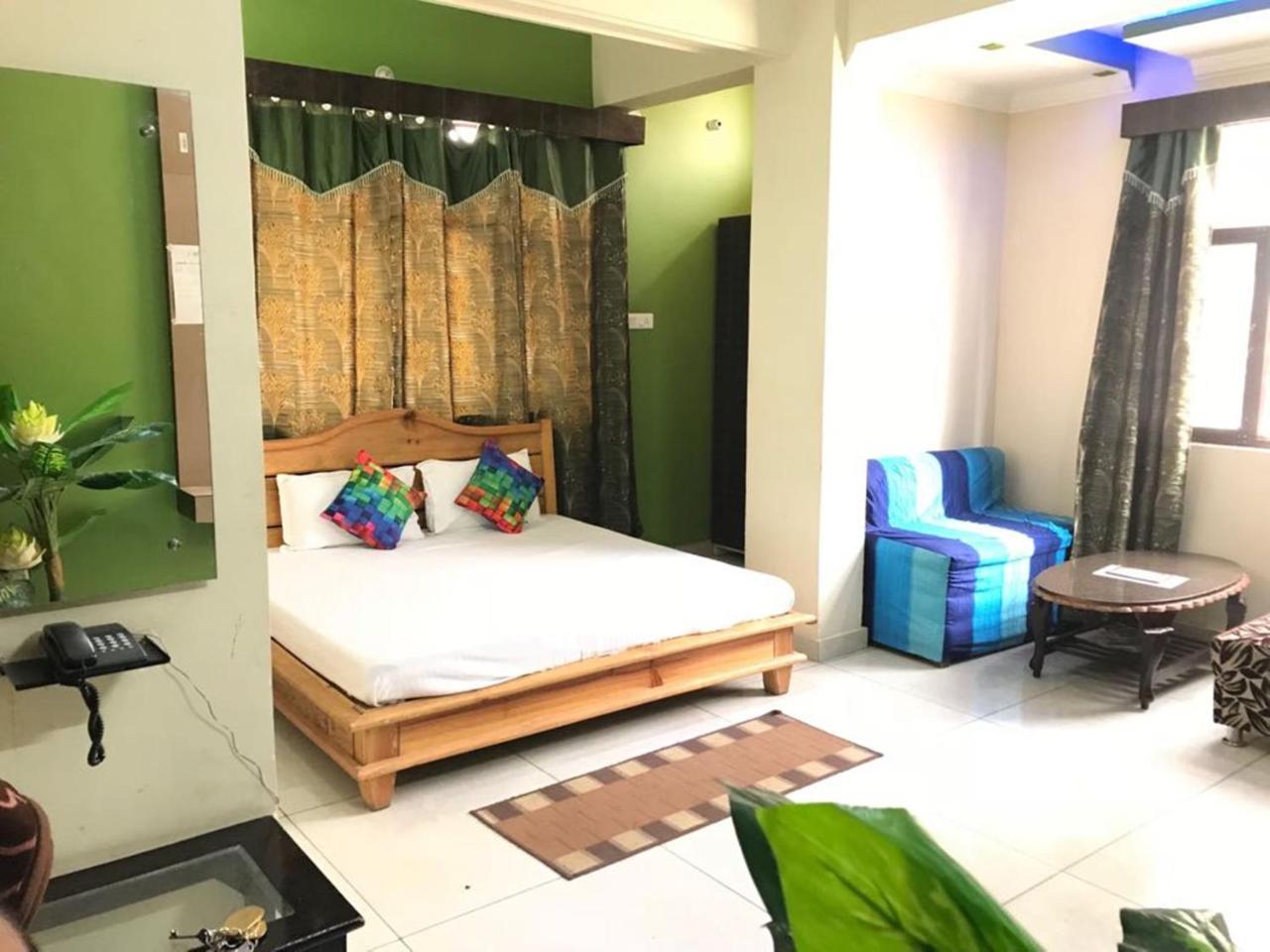 Oyo 37525 Hotel Mall Palace Pithoragarh Ngoại thất bức ảnh