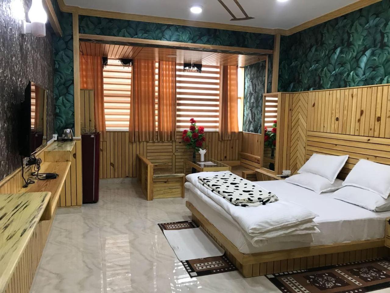 Oyo 37525 Hotel Mall Palace Pithoragarh Ngoại thất bức ảnh