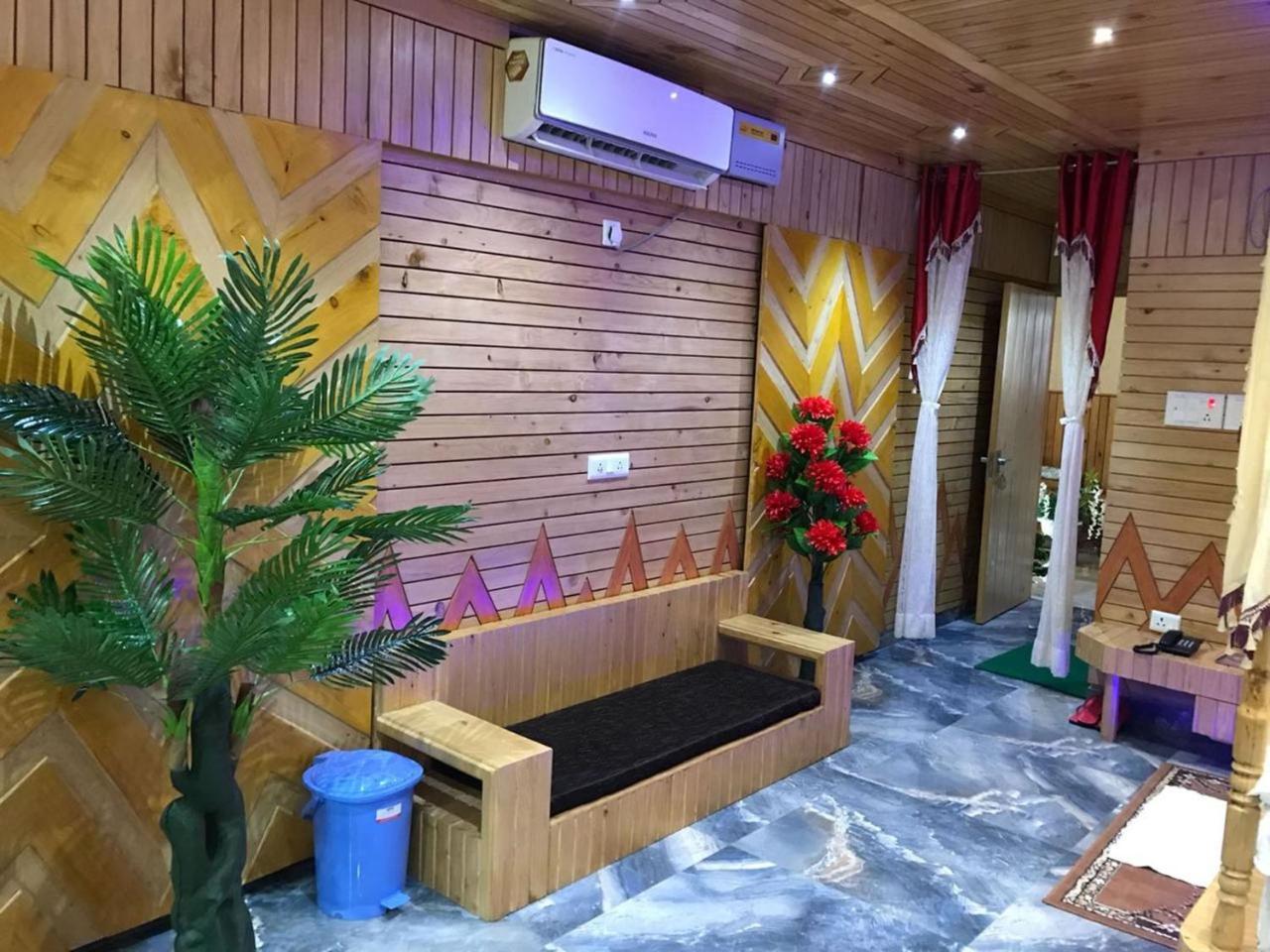 Oyo 37525 Hotel Mall Palace Pithoragarh Ngoại thất bức ảnh