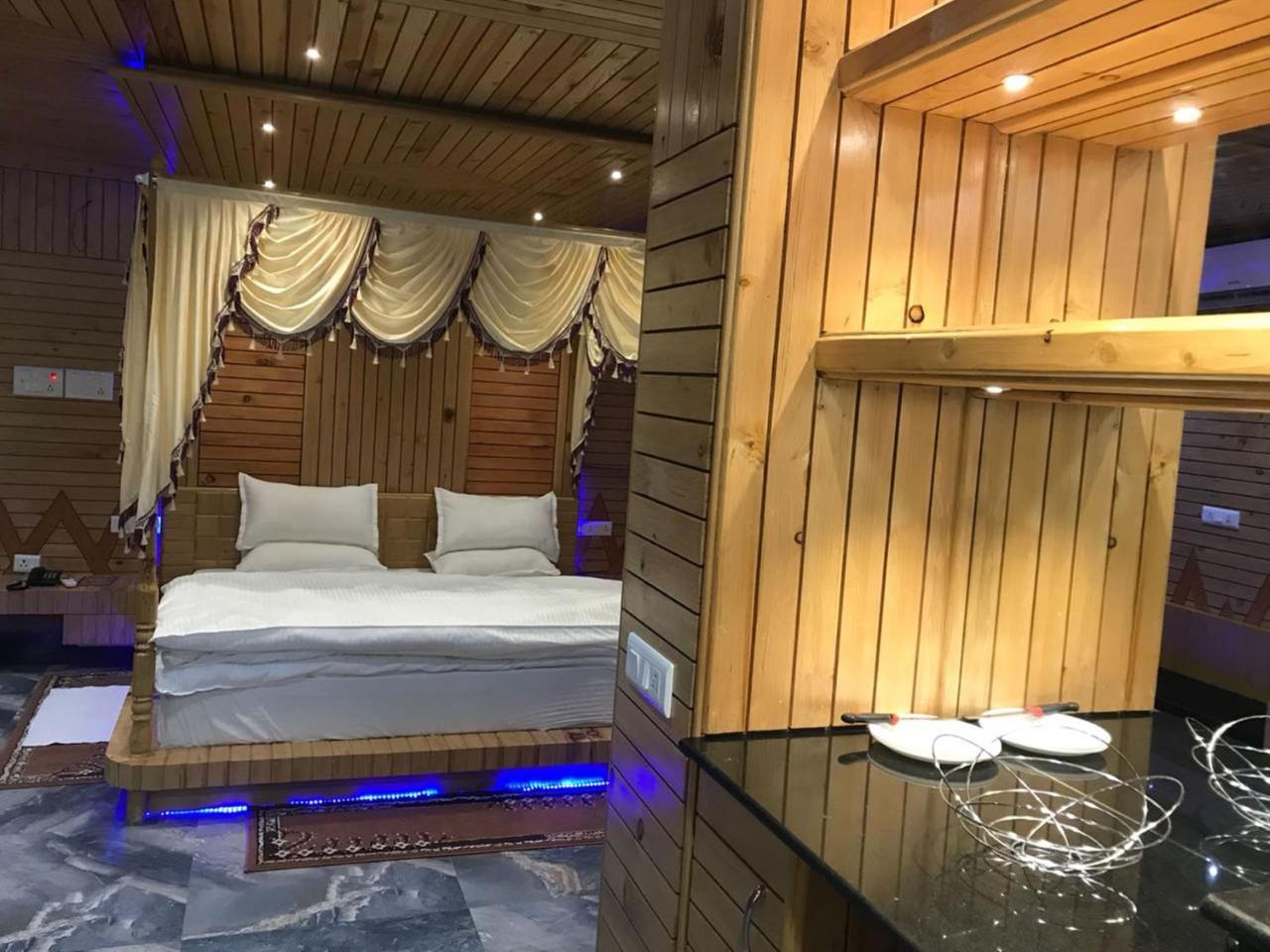 Oyo 37525 Hotel Mall Palace Pithoragarh Ngoại thất bức ảnh