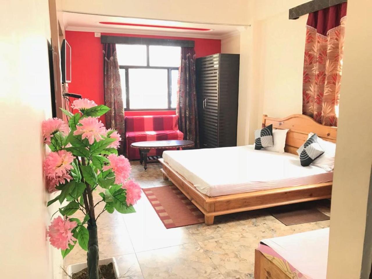 Oyo 37525 Hotel Mall Palace Pithoragarh Ngoại thất bức ảnh