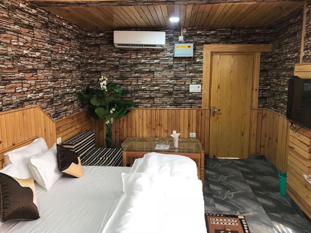 Oyo 37525 Hotel Mall Palace Pithoragarh Ngoại thất bức ảnh