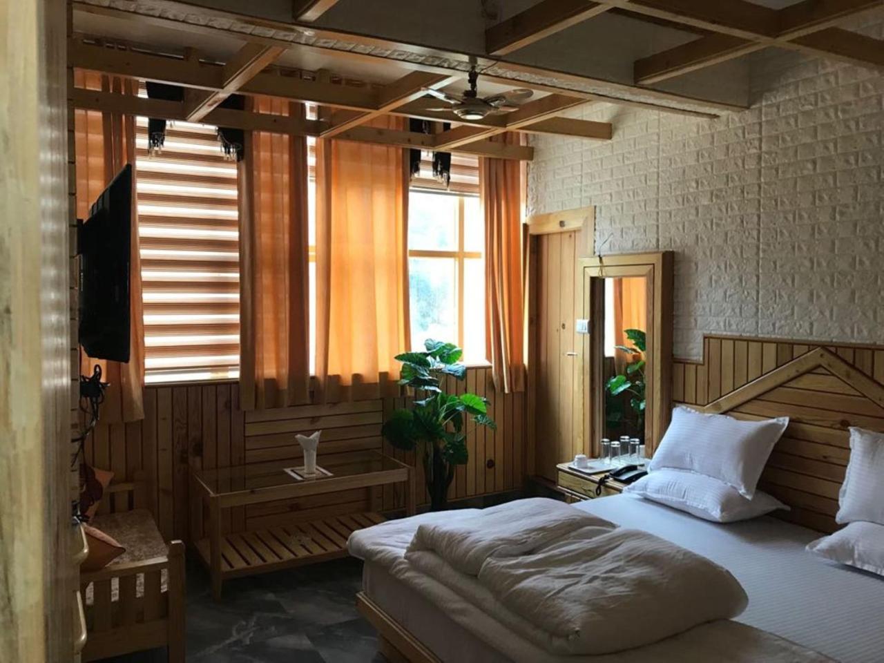 Oyo 37525 Hotel Mall Palace Pithoragarh Ngoại thất bức ảnh