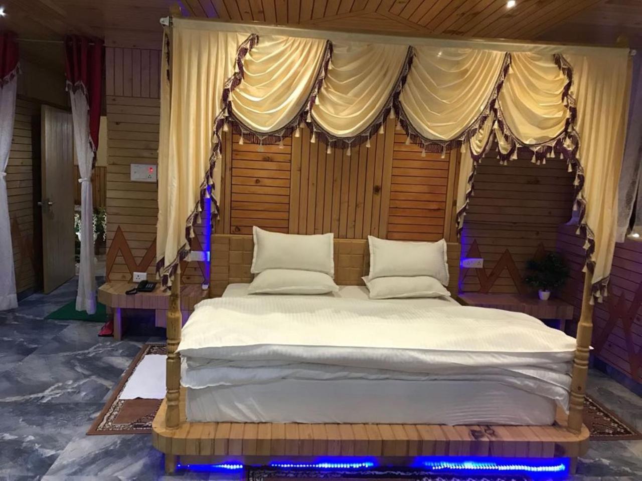 Oyo 37525 Hotel Mall Palace Pithoragarh Ngoại thất bức ảnh