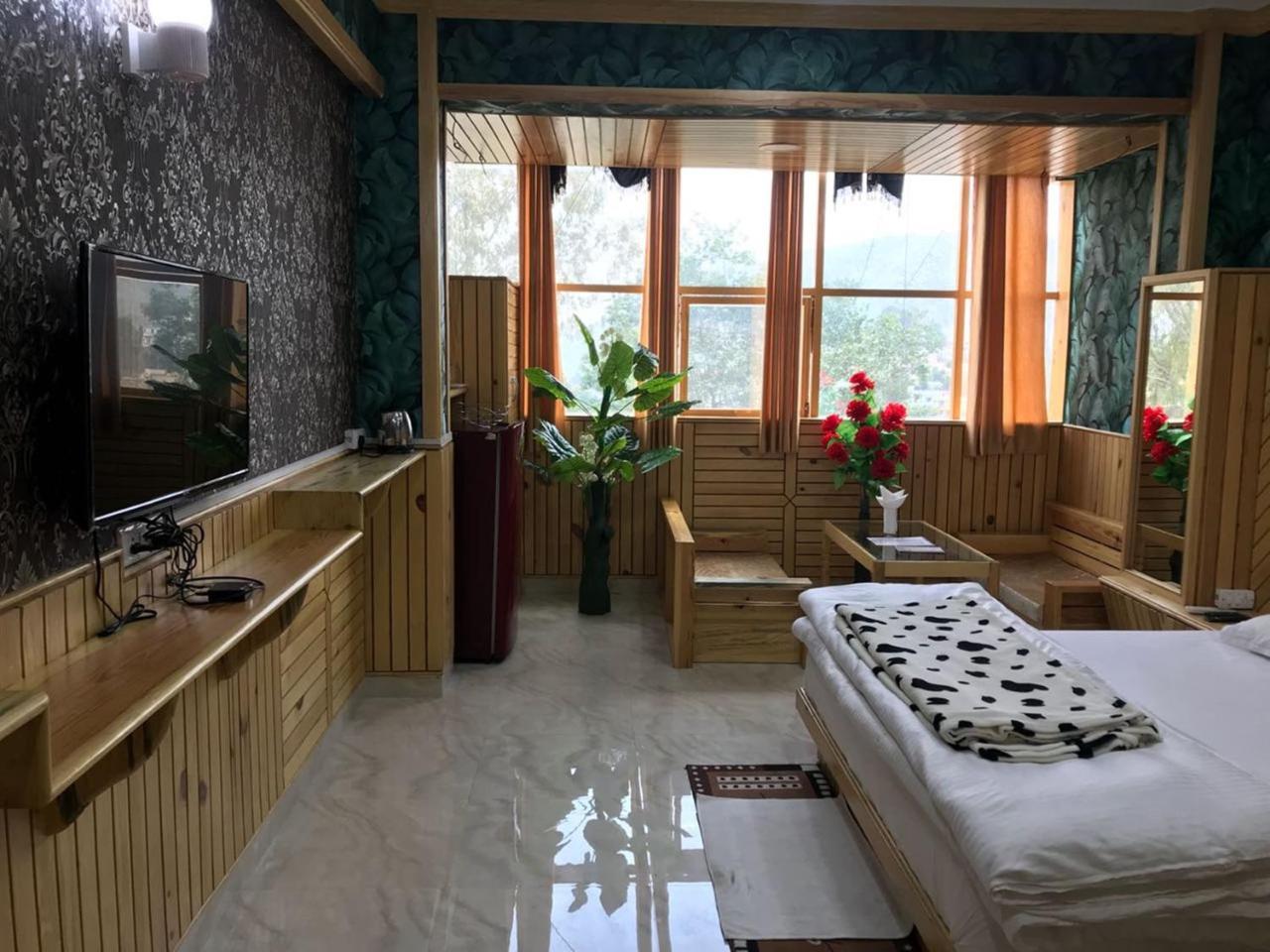 Oyo 37525 Hotel Mall Palace Pithoragarh Ngoại thất bức ảnh
