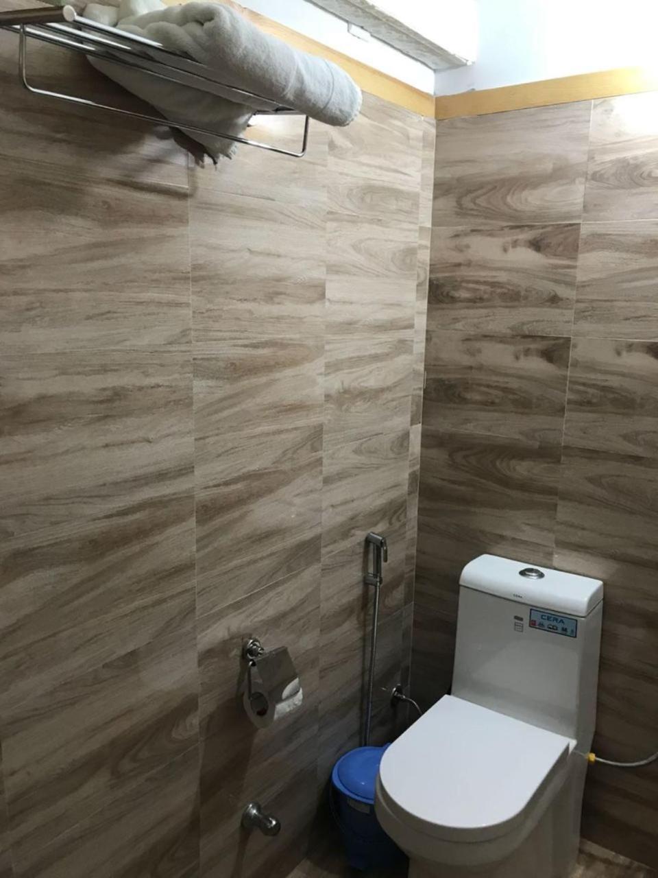 Oyo 37525 Hotel Mall Palace Pithoragarh Ngoại thất bức ảnh